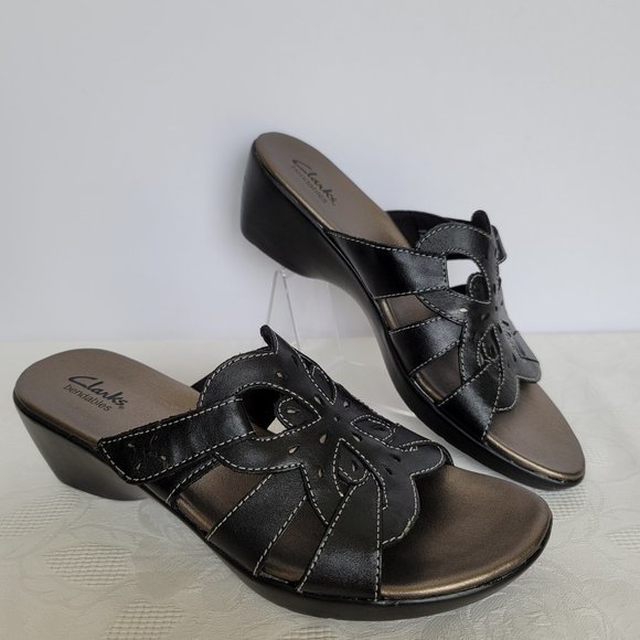 CLARKS Bendables Ella Art Leather Sandals- Black color- Women's Size 9.5M - Picture 3 of 13